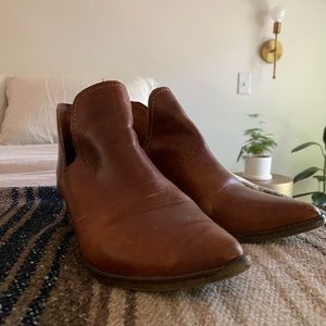 Steve Madden brown leather booties